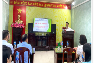 HỘI ĐỒNG HƯƠNG XUÂN TIẾN TẠI HÀ NỘI TRAO QUÀ CHO HỌC SINH